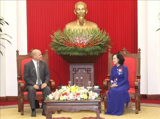 Vietnamese Party official receives Cuban guests