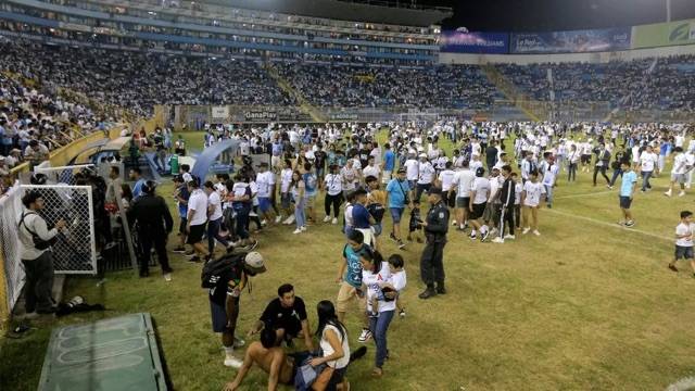 Twelve dead at El Salvador stadium crush