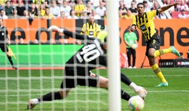 FC Augsburg 0-3 Borussia Dortmund: Dortmund on verge of clinching first Bundesliga title