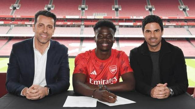 Arsenal forward signs Bukayo Saka new contract until 2027