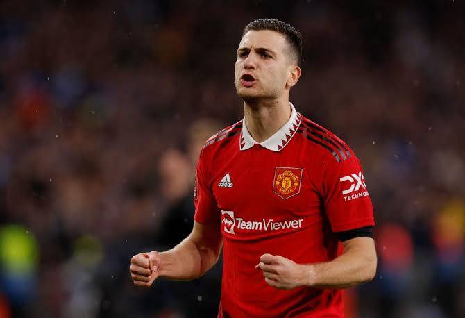 Portugal full-back Diogo Dalot signs Man Utd contract