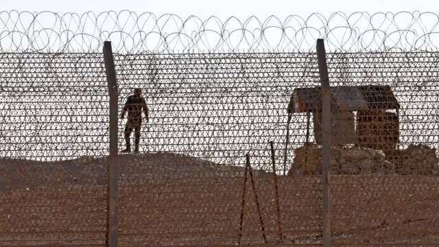 Three Israeli soldiers killed by an Egyptian security near the border