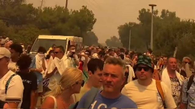 Wildfires on Greece Rhodes force thousands of holidaymakers to flee their hotels