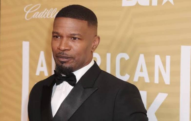 Entertainer Jamie Foxx tells fans he is recovering from an illness