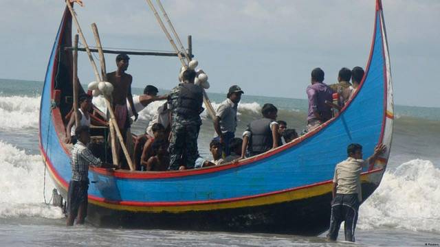 A boat sinks in Rohingya and 23 dead, 30 missing