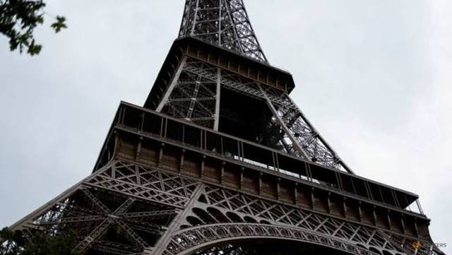 Drunk American tourists stay in Eiffel Tower overnight