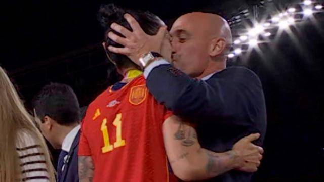 Spanish FA president apologises for kissing Jenni Hermoso after World Cup win