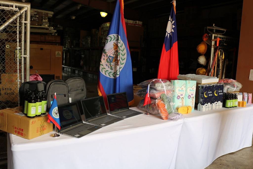 Belize: Taiwanese business community donates hurricane relief items