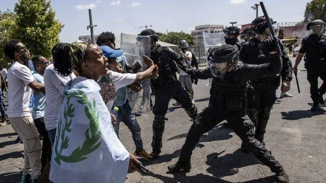Eritrean asylum seekers clash with Israel  Police