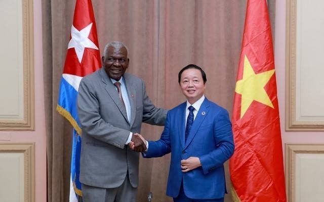 Vietnamese Deputy PM meets with Cuban leaders