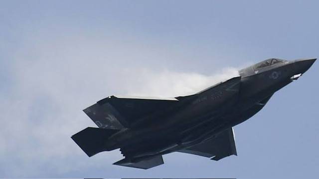 The Pilot from the F-35 jet crash called 911 after parachuting into the backyard
