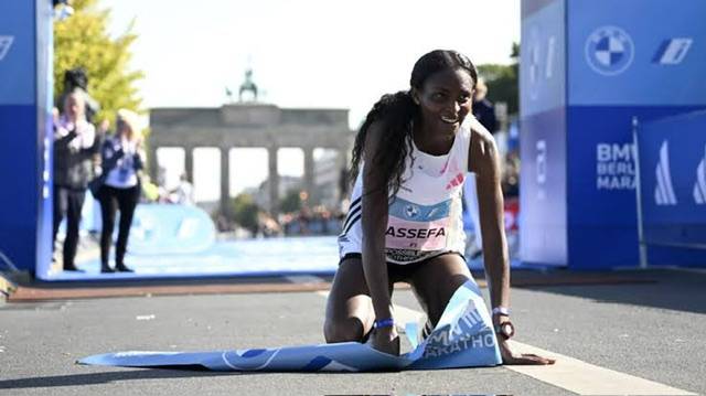 Berlin women’s Marathon: Ethiopia's Tigst Assefa breaks world record