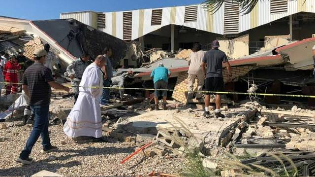 Ten dead in Mexico after a church roof collapse