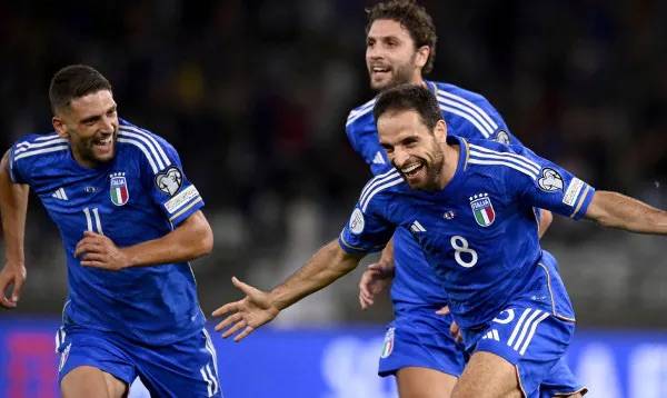 Italy defeated Malta to keep pressure on leaders England