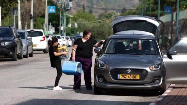 Residents leave as pressure grows at Israel-Lebanon border
