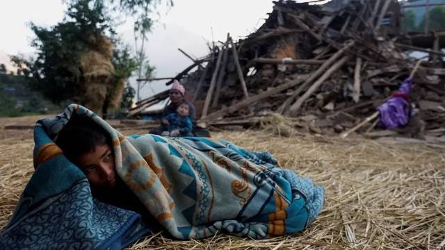 Thousands spend night outdoors in Nepal after the Friday earthquake