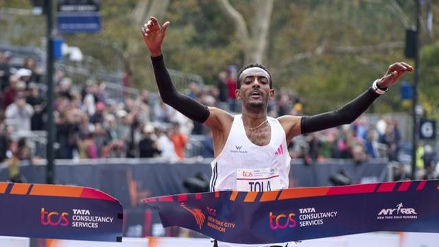 Ethiopian Tamirat Tola wins New York City men’s Marathon in course record