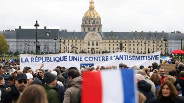 French protest against antisemitism shakes up far right and far left