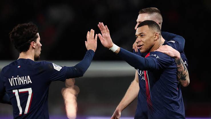 Mbappe scores double on 25th birthday as PSG beats Metz 3-1