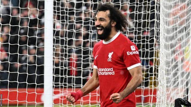Liverpool 4-2 Newcastle: Salah scores double for Premier League leaders