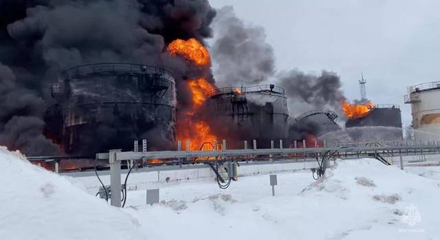 Russian oil depot attacked by Ukrainian drone
