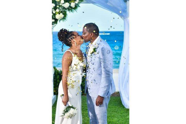 St Kitts and Nevis PM ties the knot